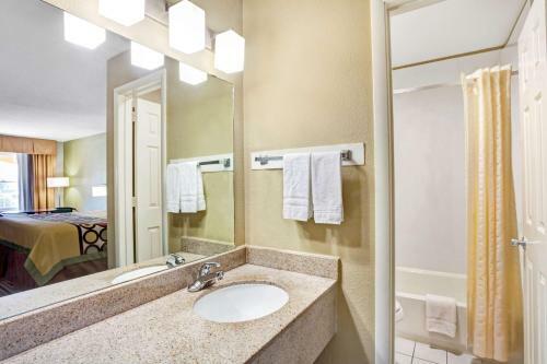 Hotel Super 8 By Wyndham Nashville West