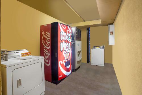 Hotel Super 8 By Wyndham Nashville West