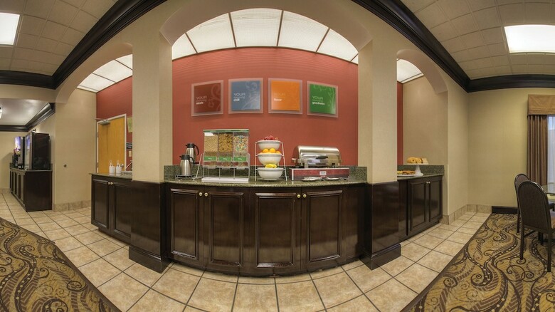 Hotel Comfort Suites At Rivergate Mall