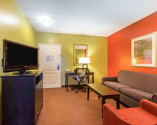 Hotel Comfort Suites East Knoxville