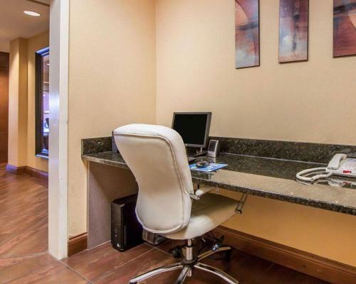 Hotel Comfort Suites East Knoxville