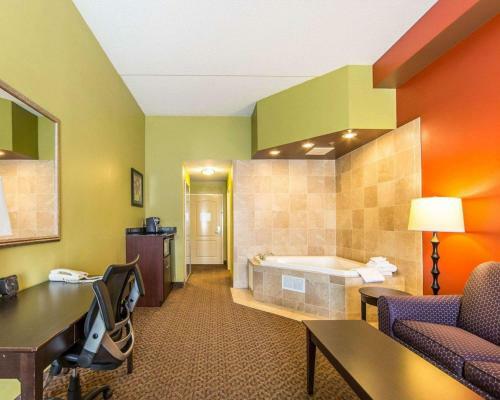 Hotel Comfort Suites East Knoxville