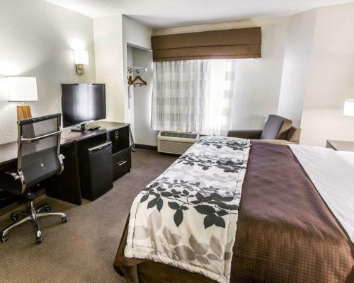Hotel Sleep Inn & Suites Near Outlets