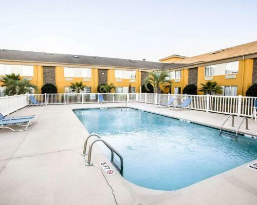 Hotel Sleep Inn & Suites Near Outlets