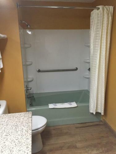 Motel Parkway Inn