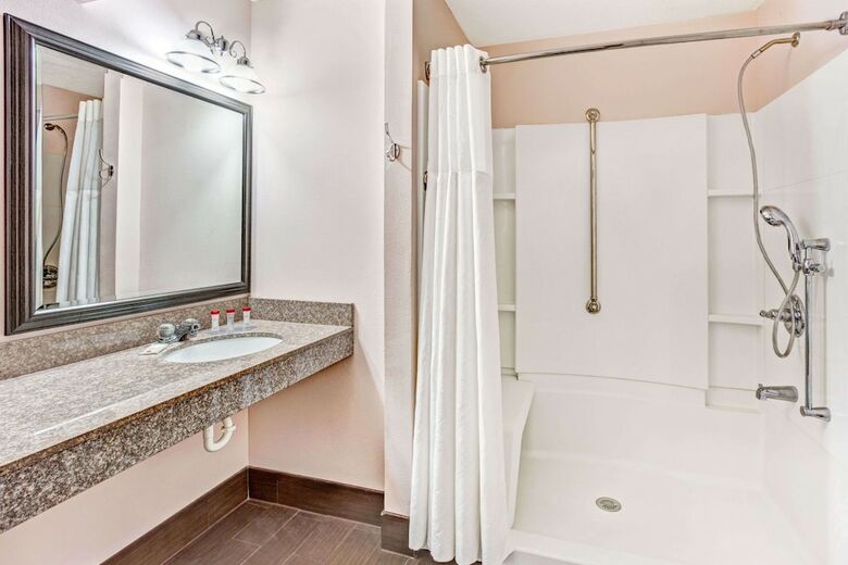 Ramada Murfreesboro Hotel