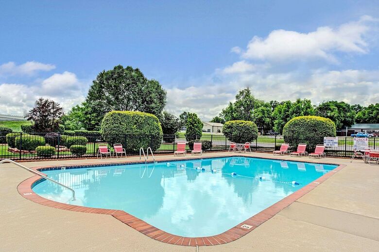 Ramada Murfreesboro Hotel
