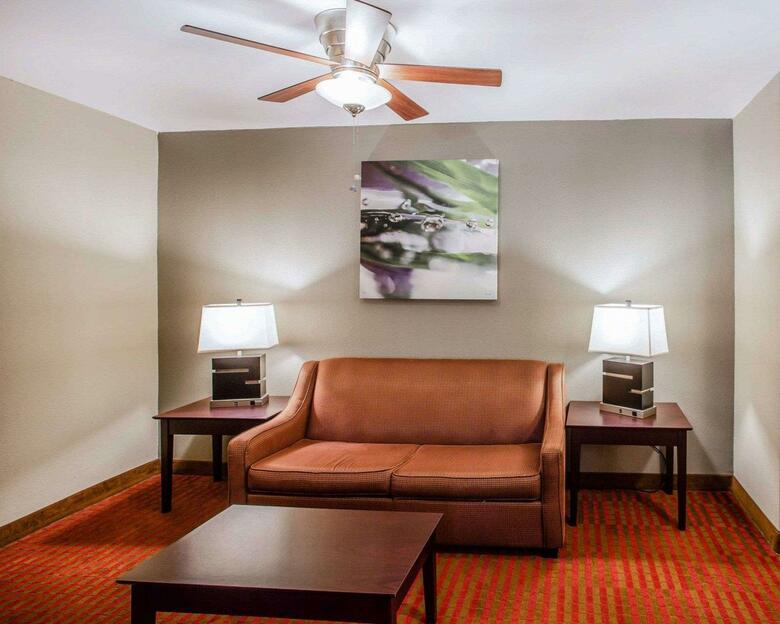Hotel Quality Suites Nashville Airport