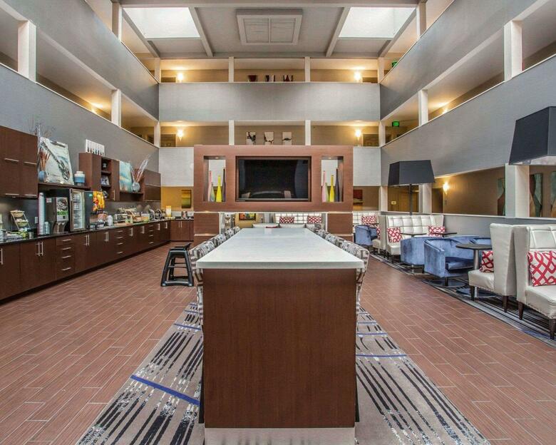 Hotel Quality Suites Nashville Airport