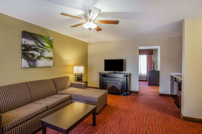 Hotel Quality Suites Nashville Airport