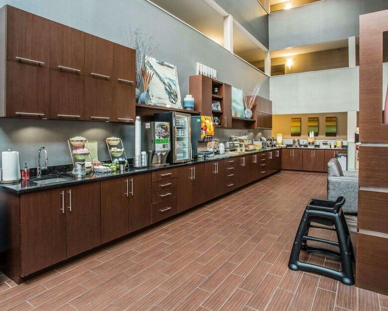 Hotel Quality Suites Nashville Airport