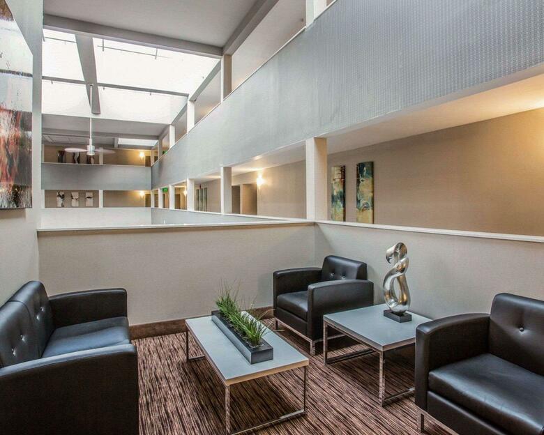 Hotel Quality Suites Nashville Airport