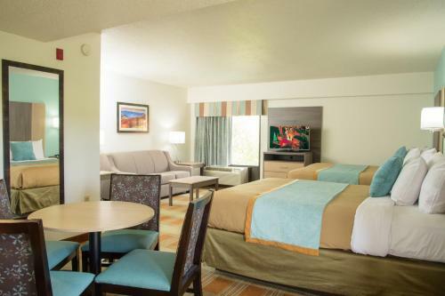 Hotel Pigeon River Inn