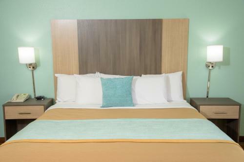Hotel Pigeon River Inn