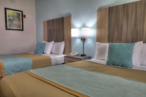 Hotel Pigeon River Inn