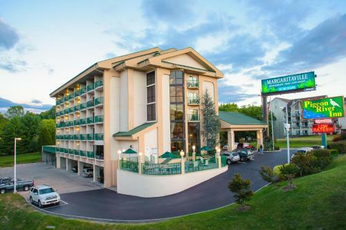 Hotel Pigeon River Inn