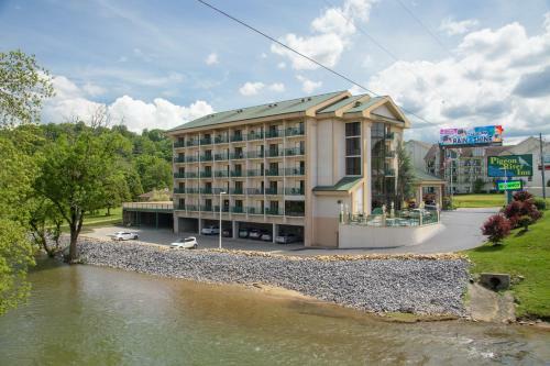 Hotel Pigeon River Inn