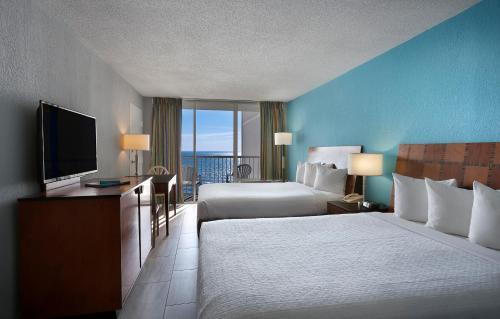 Hotel Crown Reef Beach Resort And Waterpark