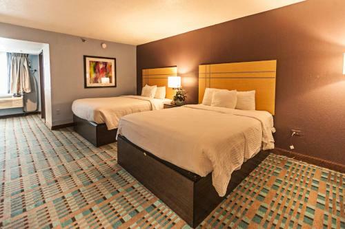 Hotel Fifth Season Inn & Suites
