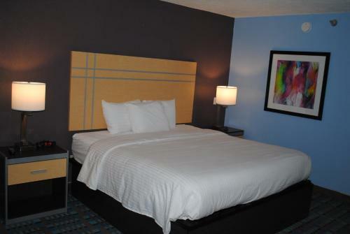 Hotel Fifth Season Inn & Suites
