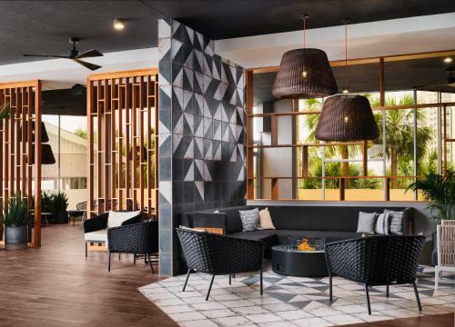Hotel Royale Palms By Hilton