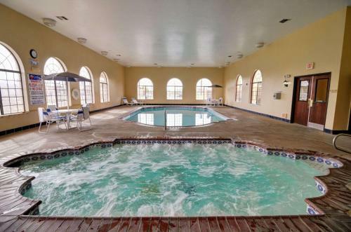 Hotel Comfort Inn And Suites Medical West