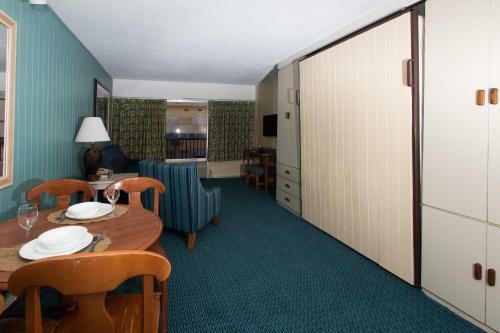 Hotel Peppertree By The Sea