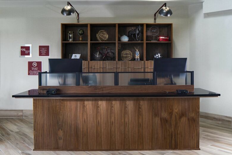 Holiday Inn Express Hotel & Suites Arlington/six Flags Area
