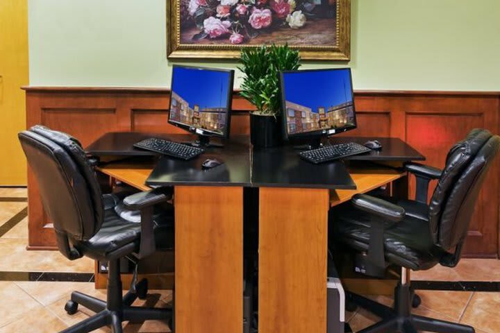 Holiday Inn Express Hotel & Suites Arlington/six Flags Area
