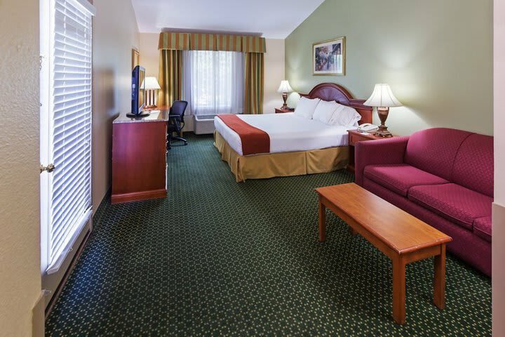 Holiday Inn Express Hotel & Suites Arlington/six Flags Area