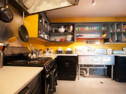 Hi - Austin Hostel