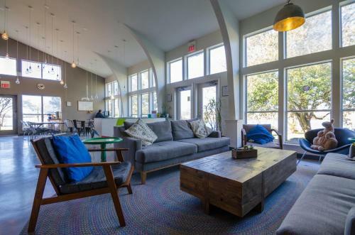 Hi - Austin Hostel