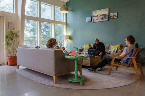 Hi - Austin Hostel
