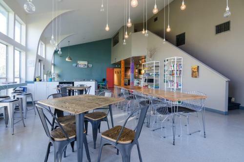 Hi - Austin Hostel