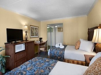 Hotel Sea Crest Oceanfront Resort