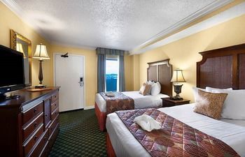 Hotel Sea Crest Oceanfront Resort