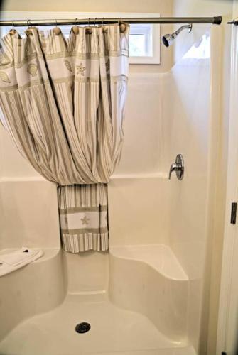 Gulf Stream Cottages 300