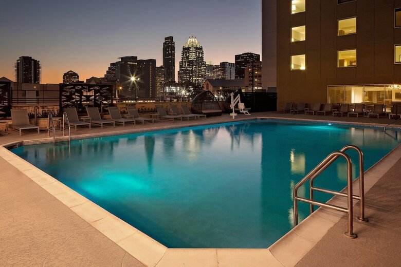 Holiday Inn Express Hotel & Suites Austin Downtown