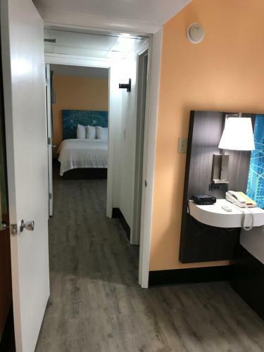 Tropical Seas Hotel
