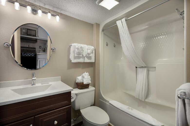 Hotel Compass Cove
