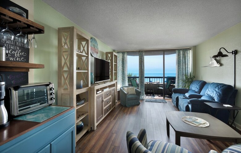 Hotel Compass Cove