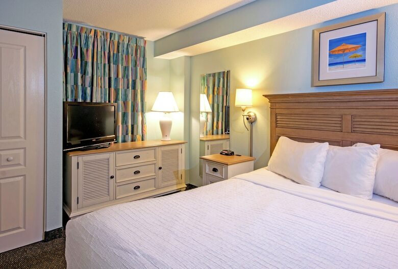 Hotel Compass Cove