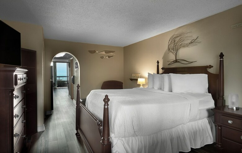 Hotel Compass Cove