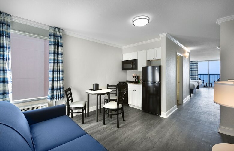 Hotel Compass Cove
