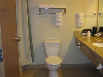 Hotel Bridgeport Suites