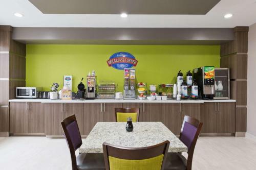 Hotel Baymont Inn & Suites Bryan College Station