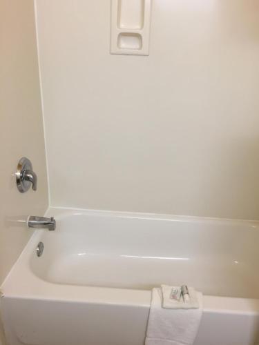 Hotel Deluxe 6 Inn & Suites