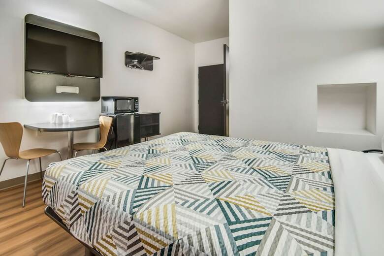 Motel 6 Cleburne
