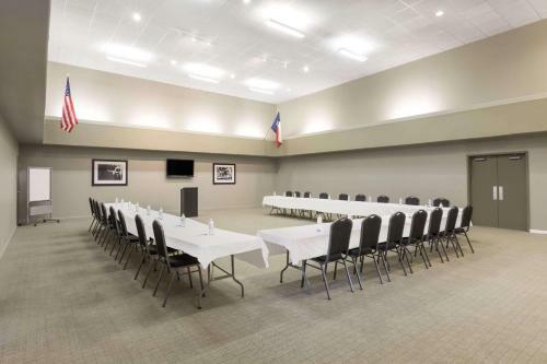 Hotel Baymont By Wyndham Columbus