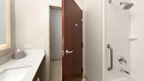 Holiday Inn Express Hotel And Suites Conroe